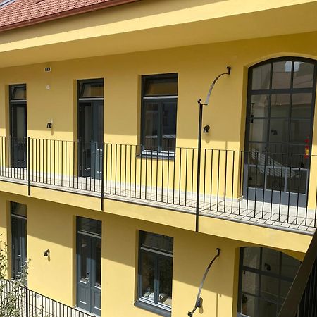 Honest Karlin Aparthotel ปราก ภายนอก รูปภาพ