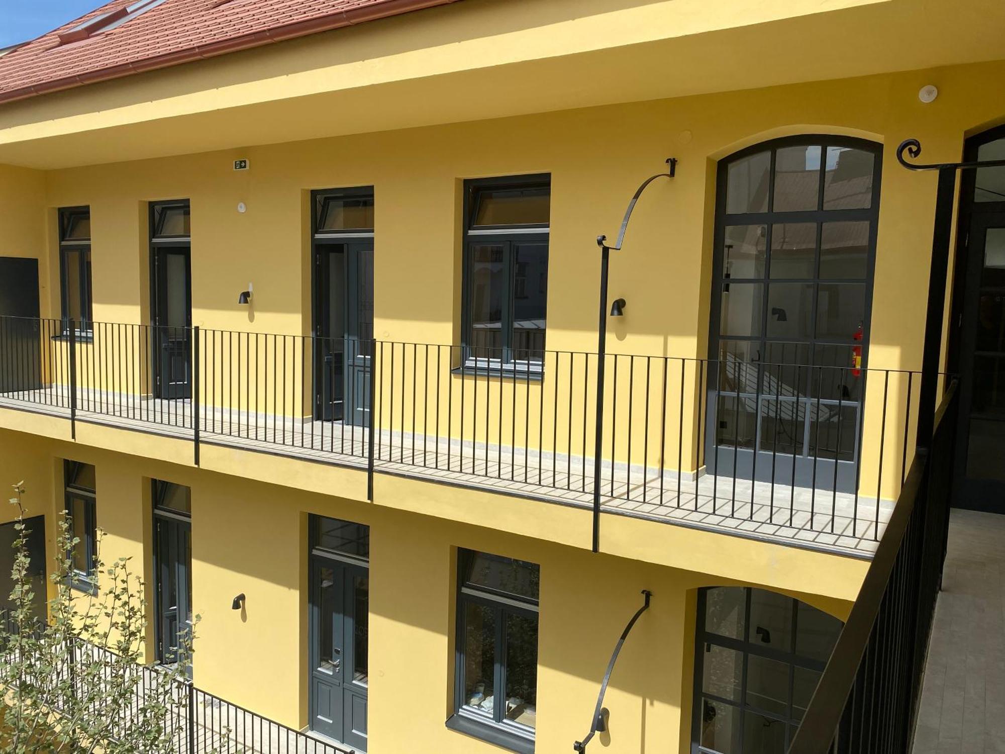 Honest Karlin Aparthotel ปราก ภายนอก รูปภาพ
