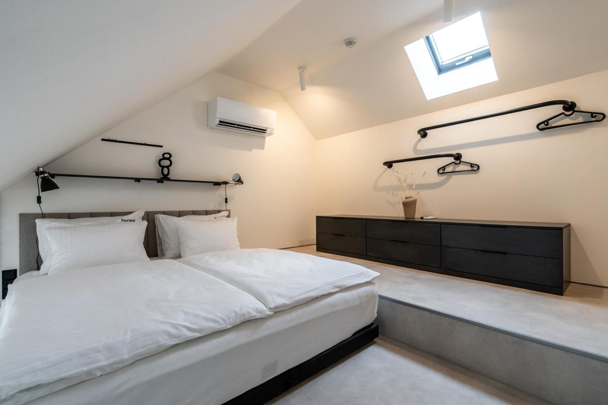 Honest Karlin Aparthotel ปราก ภายนอก รูปภาพ