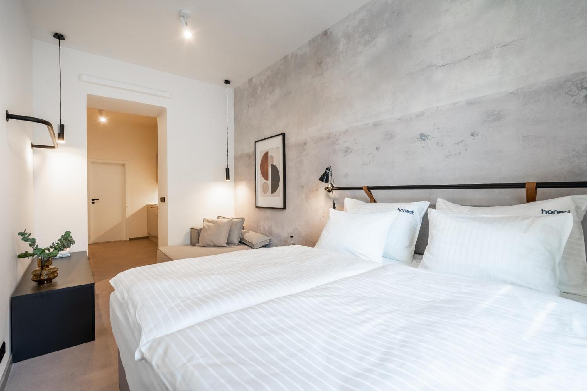Honest Karlin Aparthotel ปราก ภายนอก รูปภาพ