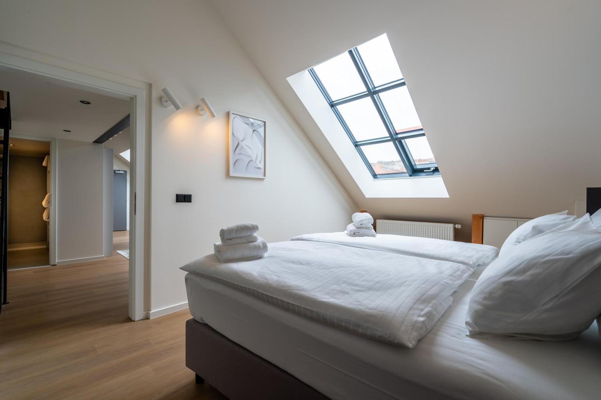 Honest Karlin Aparthotel ปราก ภายนอก รูปภาพ